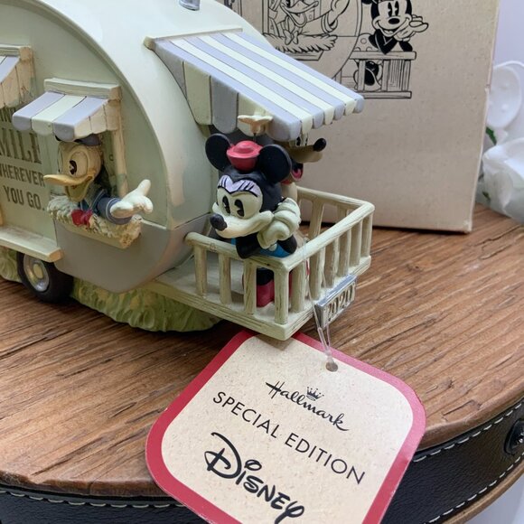 Disney Mickey Friends Camper "Bring a Smile Wherever You Go"  Figurine - Picture 5 of 7